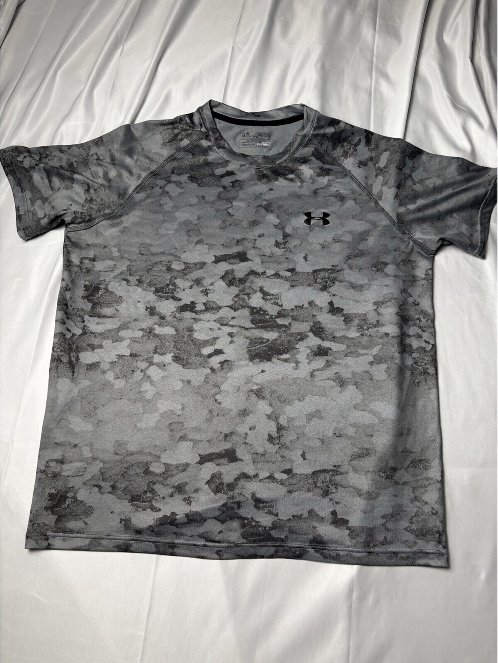 Under Armour HeatGear Gray Camo Loose Fit Performance Men'sT
